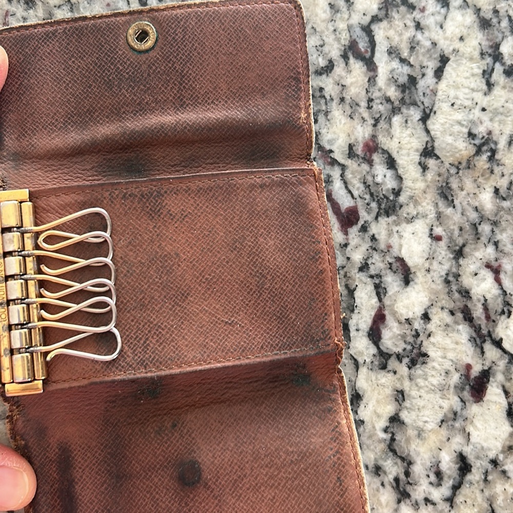 Louis Vuitton Monogram Key Case - Picture 3 of 11